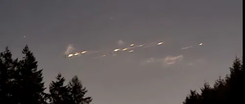Resturi ale unei rachete Space X au luminat cerul SUA. Imagini VIDEO impresionante