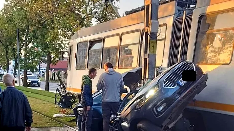 Accident TERIBIL în București, pe Șoseaua Progresului. Șofer mort după ce mașina a fost ruptă în două de un tramvai!/Vatmanul, pozitiv la DrugTest!