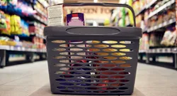 Puterea de cumpărare a românilor s-a prăbușit după măsurile Guvernului Bolojan. România, la coada clasamentului Uniunii Europene