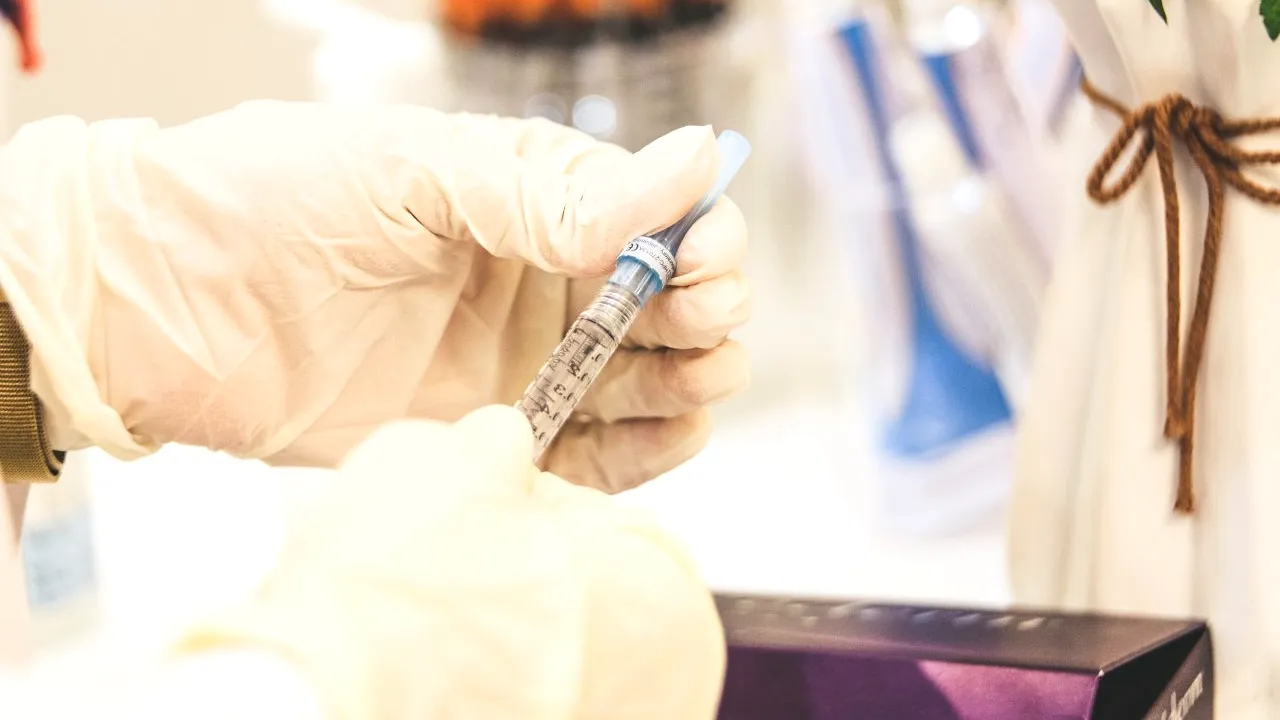 8 ȘTIRI DE LA ORA 8. Vaccinarea anti Covid-19 se poate face în cabinetele medicilor de familie cu serul Johnson & Johnson