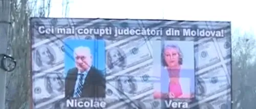 Afișe cu Cei mai corupți judecători din R.Moldova, pe străzile din Chișinău