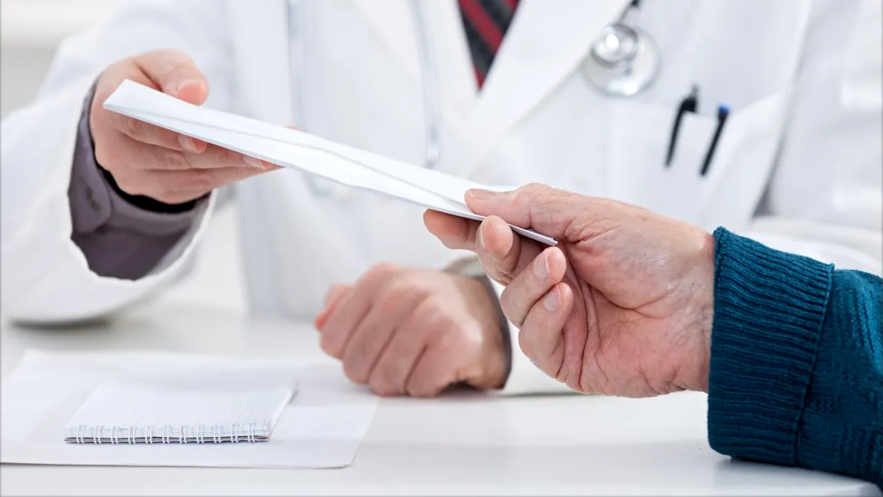 Reguli mai dure privind concediile medicale de la 1 august. Cresc obligațiile, dar și sancțiunile pentru medicii curanți