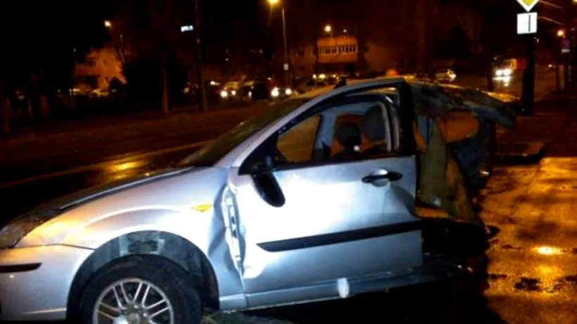 Trei tineri din Brașov au murit într-un accident rutier grav. Mașina s-a rupt în două