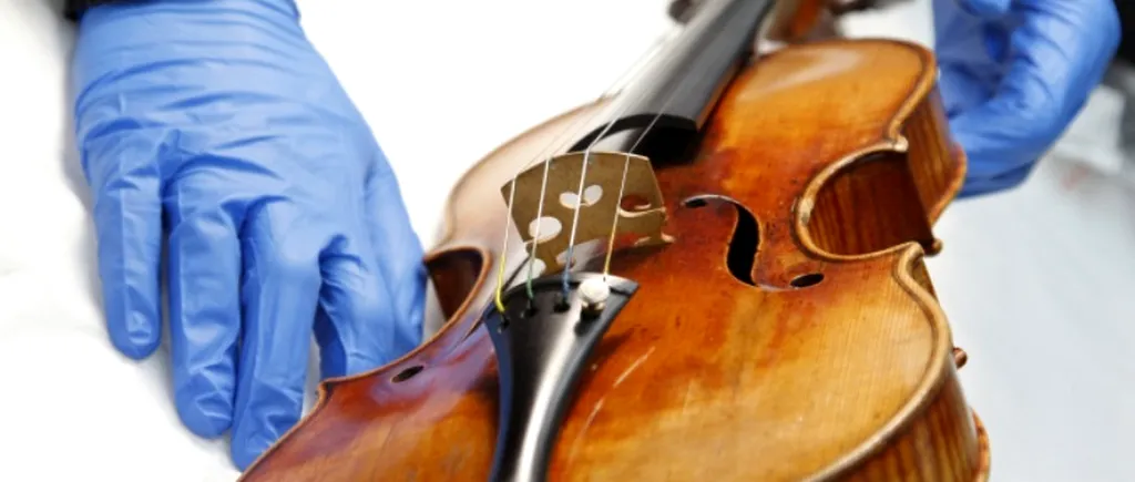 O vioară Stradivarius furată în 2010, recuperată intactă în Marea Britanie