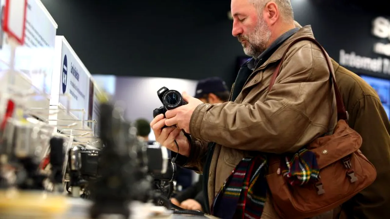 BLACK FRIDAY 2012. Ce să NU cumpărăm de BLACK FRIDAY. De ce nu este indicat să ne luăm HDTV, IPAD și camere digitale de BLACK FRIDAY 2012