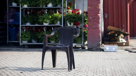 PIAȚA DE FLORI, demolare cu scandal. Primăria Sectorului 5 spune că se va moderniza, comercianții că va fi parc (VIDEO)