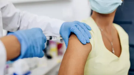 Aproape 18.000 de persoane au fost vaccinate în ultimele 24 de ore, anunță CNCAV