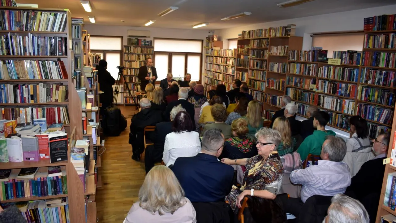 ”Omul anului 2022” | Liga Scriitorilor – filiala Vrancea, moment poetic închinat ”Prințului Poeziei Românești”, Mihai Eminescu, și înmânarea diplomelor și premiilor unor personalități născute în județ