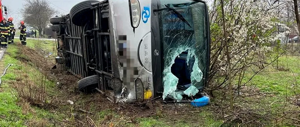 Accident GRAV în Ialomița! Un autocar s-a răsturnat / Patru călători au ajuns la spital