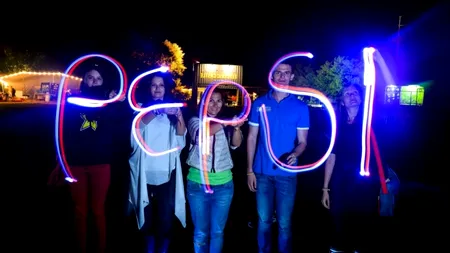 (P) Pepsi a realizat o filmare din satelit cu participanții la Electric Castle, care va apărea la toamnă într-un film. ''Suntem extrem de mândri că România face parte dintr-un proiect de o asemenea anvergură''