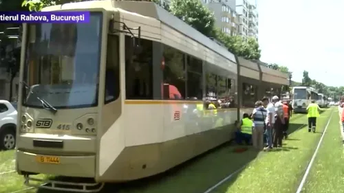 Un tramvai aflat în probe a deraiat pe Calea Rahovei. STB a înființat o linie-navetă de autobuz, pentru preluarea călătorilor de pe linia 32