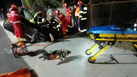 FOTO - VIDEO | Accident grav în județul Vâlcea: Un bărbat de 49 de ani a murit, iar un copil de 3 ani este în stare critică. O a treia victimă, o femeie, este în stare stabilă