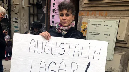 Protest la sediul GDS după ce ONG-ul i-a acordat premiul lui Augustin Lazăr. Două apariții surprinzătoare în mulțime - FOTO, VIDEO
