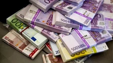 JAF. O femeie de 52 de ani și-a retras economiile de la bancă, de teama coronavirusului, apoi a plecat cu geanta plină cu bani. Cum a pierdut într-o clipă 50.000 de euro