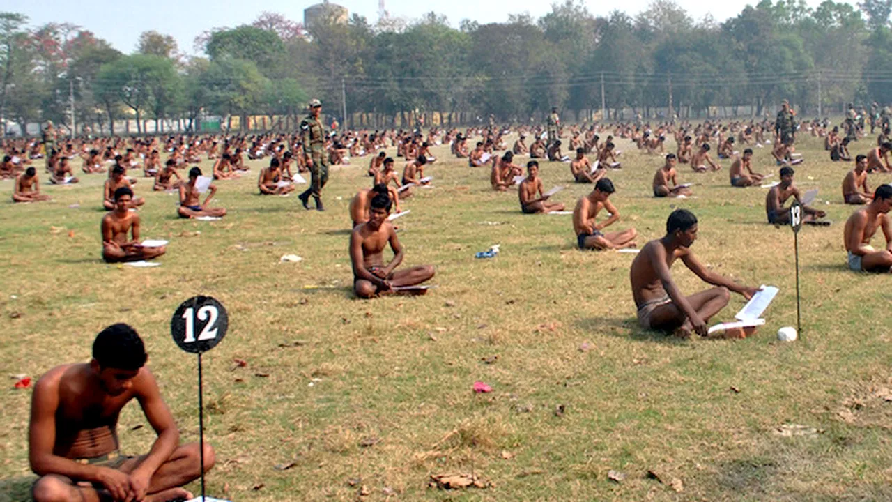 Soluția găsită de o școală militară pentru a opri copiatul la examenul de admitere