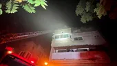 FOTO – VIDEO – Incendiu la ultimul etaj al unui bloc din Capitală / 25 de persoane au fost evacuate / 3 oameni au avut nevoie de îngrijiri medicale
