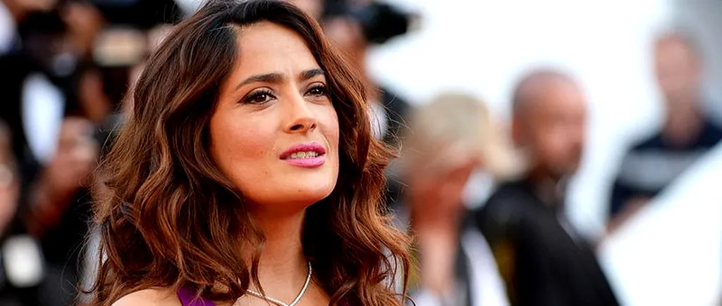 SECRETUL Salmei Hayek o face să pară mai tânără cu 20 de ani. Ce rutină de îngrijire evită dimineața 