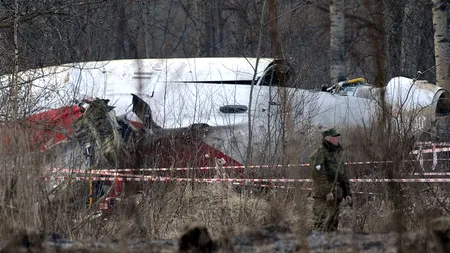 Polonia acuză Rusia de sacrilegiu. Rămășițele victimelor tragediei de la Smolensk, amestecate în coșciuge