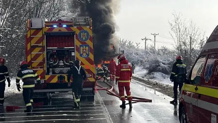 INCENDIU uriaș pe DN72. Un autotren încărcat cu mașini a luat foc. Trafic complet blocat - VIDEO