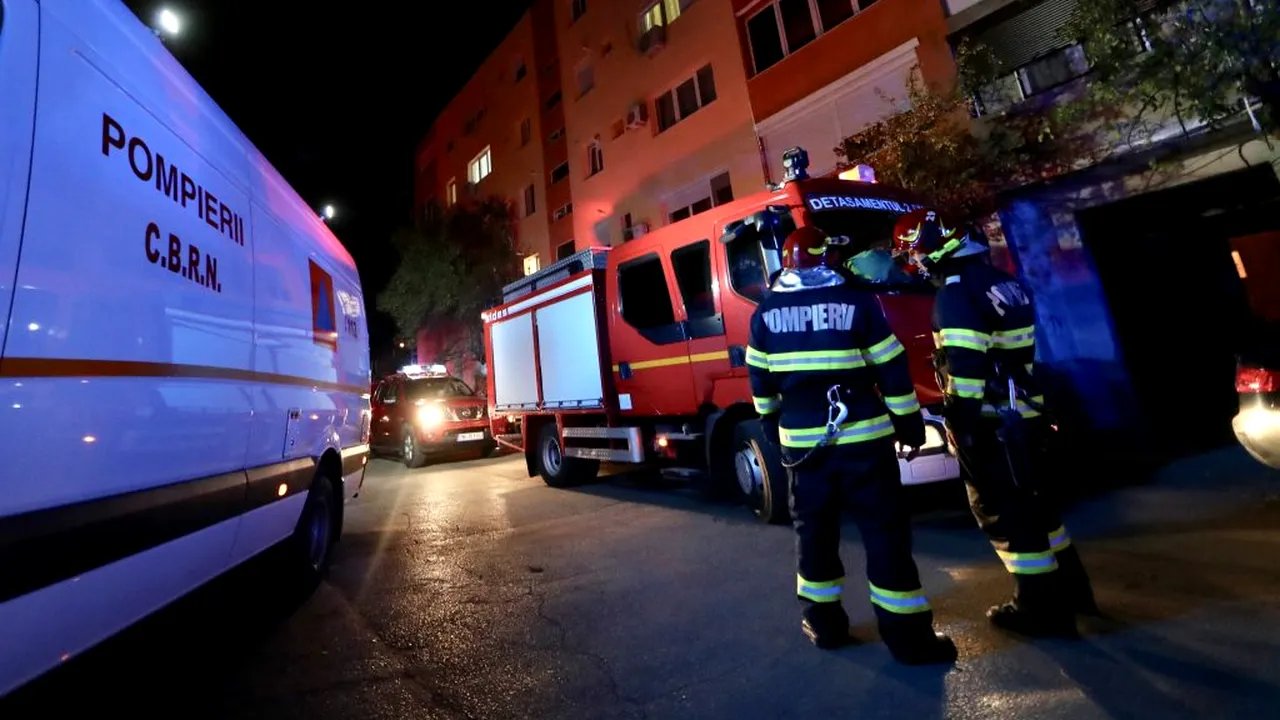 O mamă disperată a chemat pompierii pentru că fiul ei nu-i răspundea la ușă. Ce făcea minorul în timpul intervenției autorităților