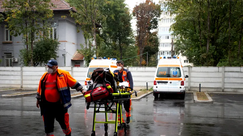 Doi pacienți cu COVID-19 au murit în ambulanțe, în curtea Spitalului din Craiova