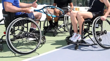 FOTO - VIDEO | Simona Halep a jucat tenis în scaunul cu rotile, alături de un multiplu campion paralimpic