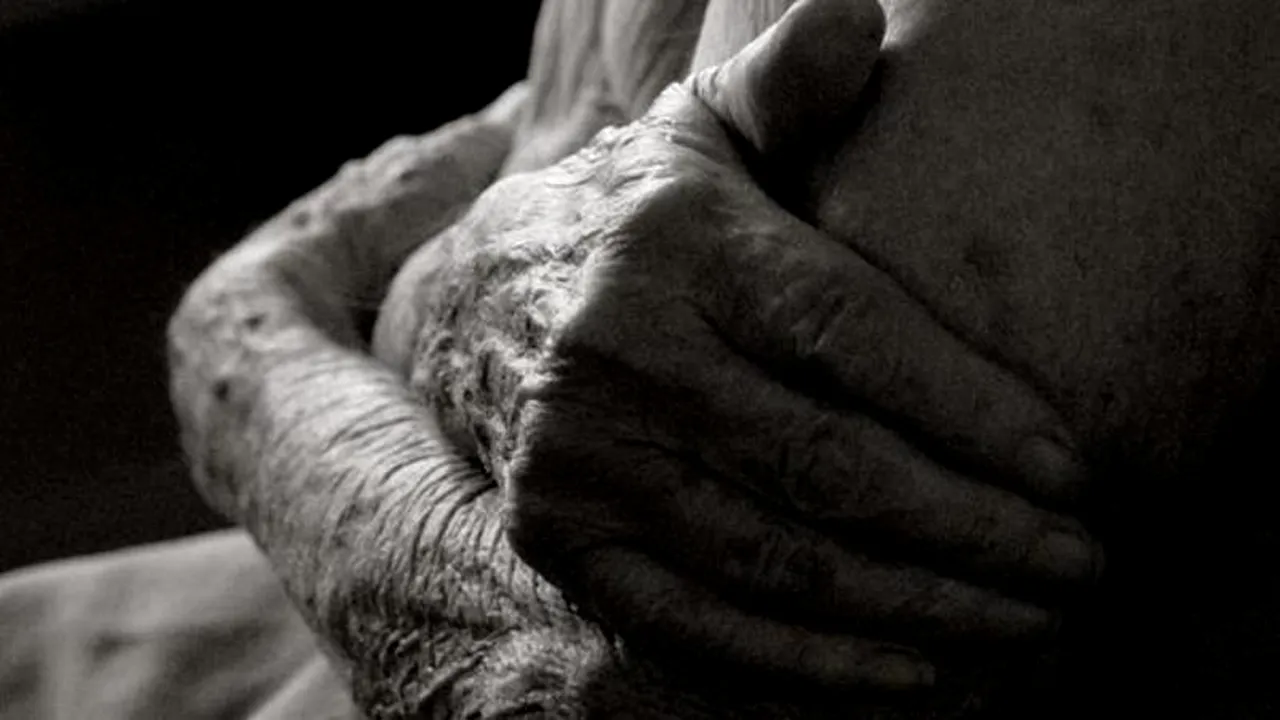 GALERIE FOTO. O colecție inedită de nuduri. Tu cum vei arăta la 100 de ani?