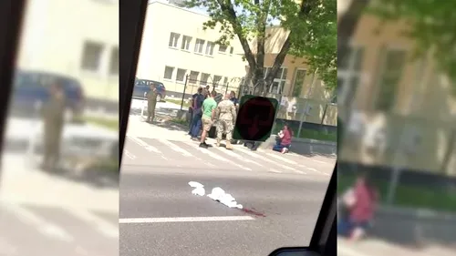 VIDEO | Accidente pe bandă rulantă, pe Șoseaua Antiaeriană din Capitală. Un militar a ajuns la spital, după ce a fost călcat pe trecerea de pietoni