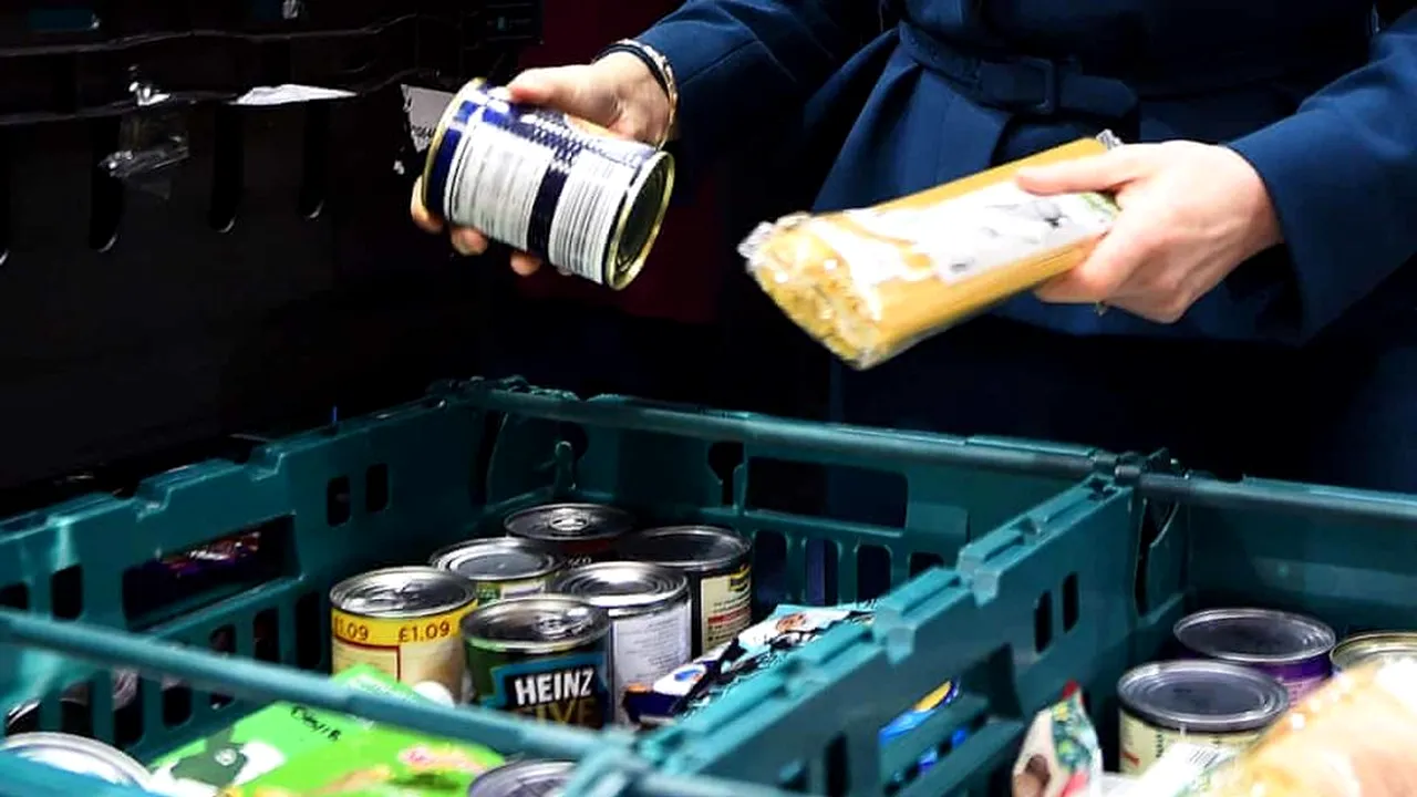 Opt familii din 10 din Marea Britanie au o situație financiară înrăutățită, cauzată de criza coronavirusului