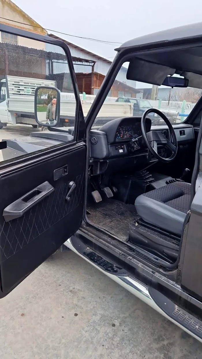 Cu cât vinde un român o mașină ARO recondiționată.