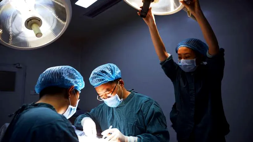 Medici chinezi au conectat, o lună, brațul retezat al unui pacient la gleznă, înainte de reatașare