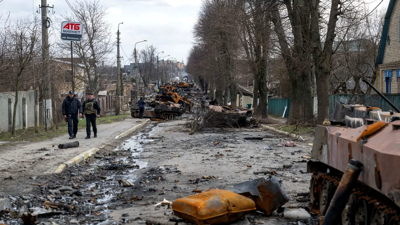 Un băiat de 14 ani și tatăl său, împușcați de un soldat rus pe o stradă din Bucea. Bărbatul nu a supraviețuit, iar copilul a povestit clipele de groază prin care a trecut