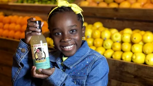 Cum a reușit o fetiță de 11 ani să facă 11 milioane de dolari: ideea i-a venit la vârsta de 4 ani, când a fost înțepată de o albină

