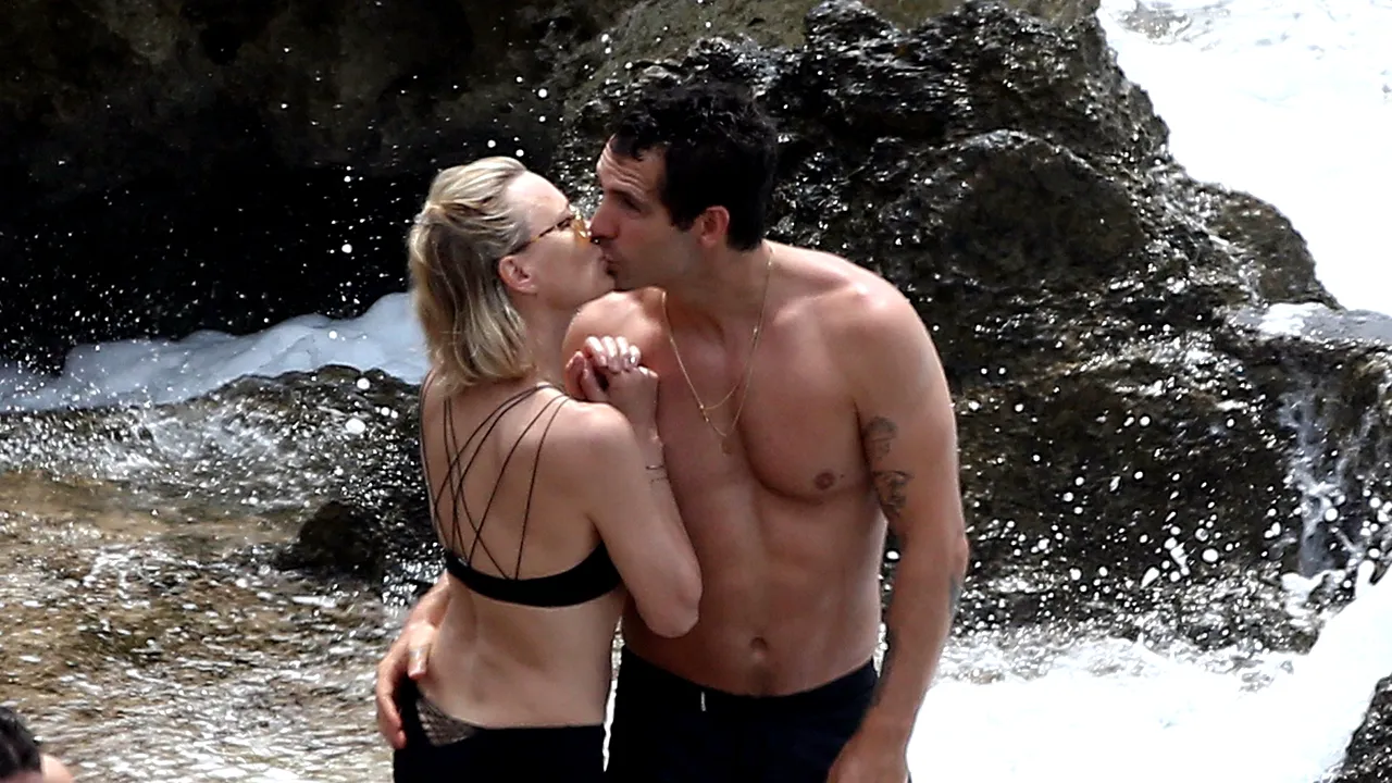 Starul serialului House of Cards, Robin Wright, s-a căsătorit cu iubitul ei