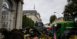 <span style='background-color: #1e73be; color: #fff; ' class='highlight text-uppercase'>GALERIE FOTO</span> Noi PROTESTE în Franța împotriva Acordului UE-Mercosur. Care sunt nemulțumirile fermierilor