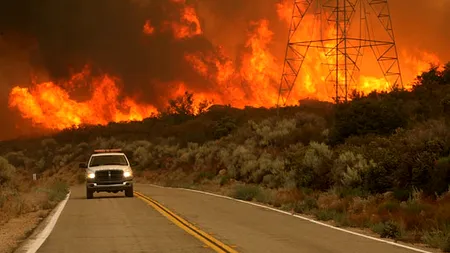 Stare de urgență în California. Mii de persoane și-au părăsit locuințele