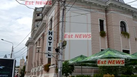 Clientul unui hotel din Bârlad s-a răzbunat CRUNT pe recepționeră pentru că nu a nimerit ieșirea de la toaletă