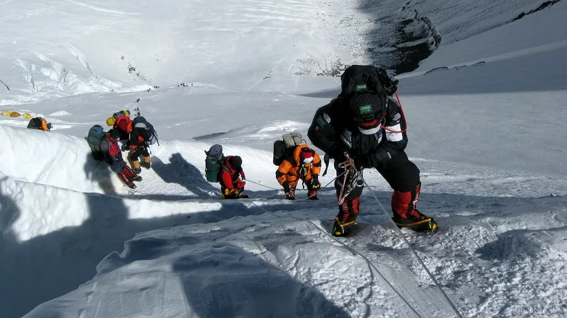 Renumit doctor american, mort în timp ce escalada Muntele EVEREST - VIDEO