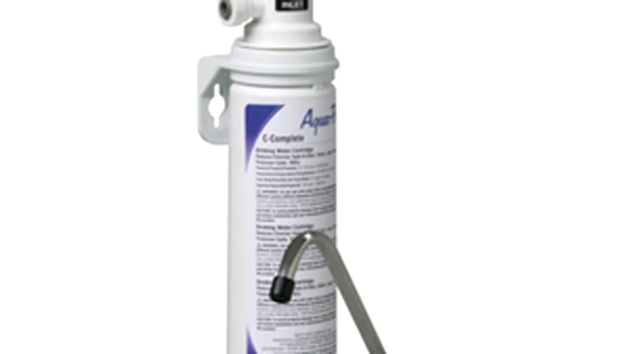 (P) Vă faceți limonadă, ceai rece sau cuburi de gheață la frigider? Aflați ce apă e bine să folosiți