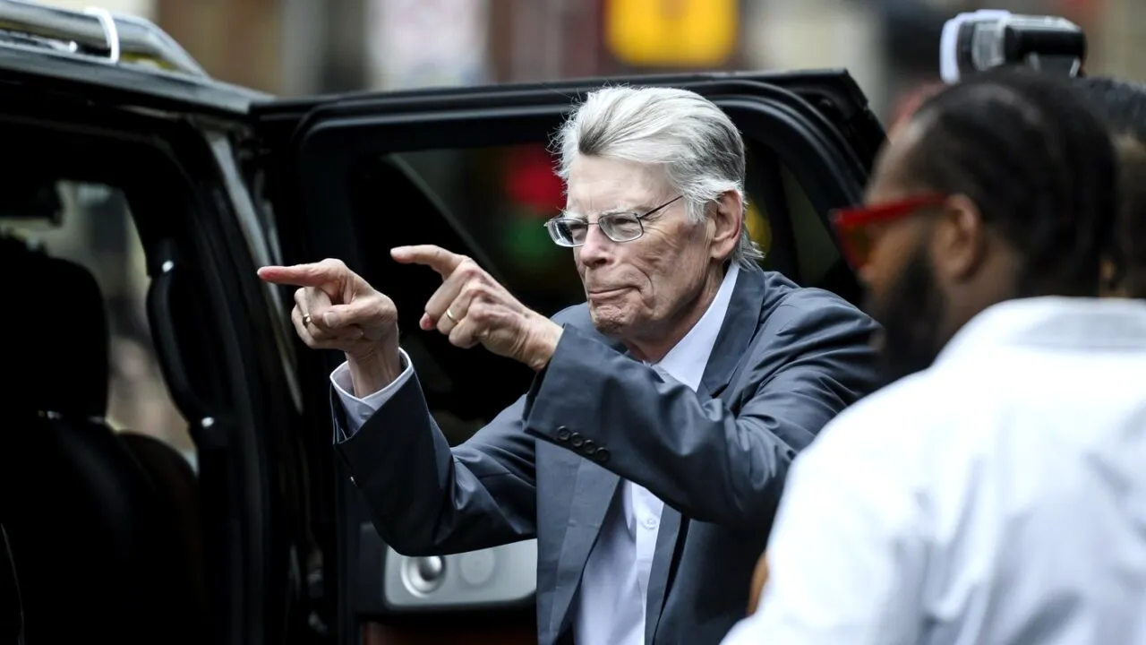 Stephen King nu va mai scrie pe X: „Atmosfera a devenit prea toxică” / Pe ce platformă vor putea fi citite mesajele celebrului scriitor