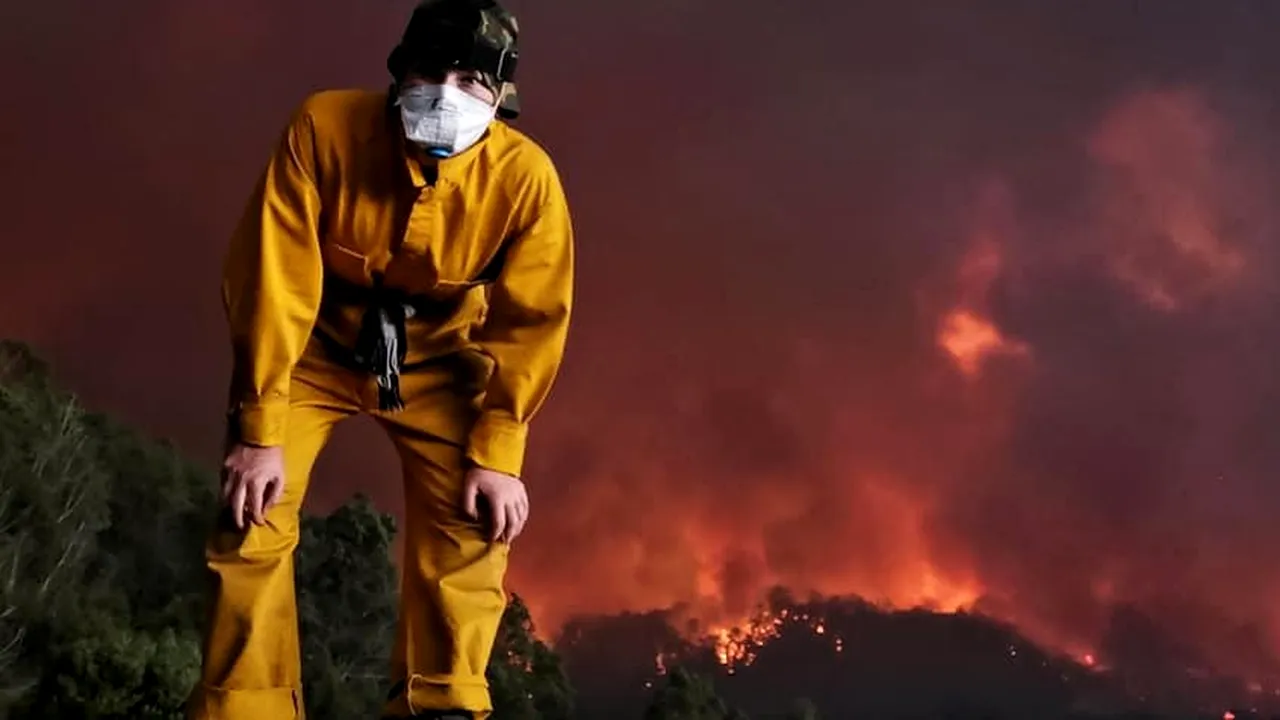 Imagini impresionante: Incendiile devastatoare din Australia, proiectate pe zidurile Operei din Sydney - VIDEO