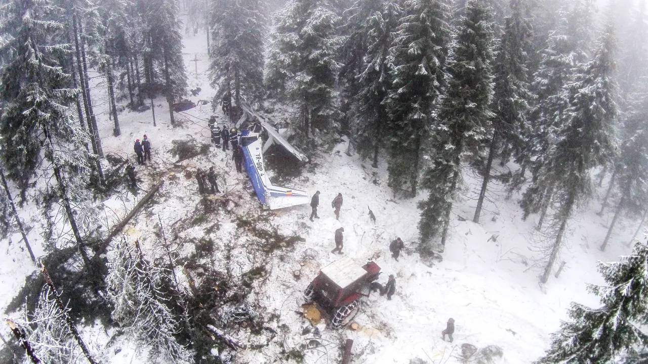 Salvatorii din Apuseni îi cer Ramonei Mănescu să repare drumul distrus de utilajele care au recuperat epava avionului