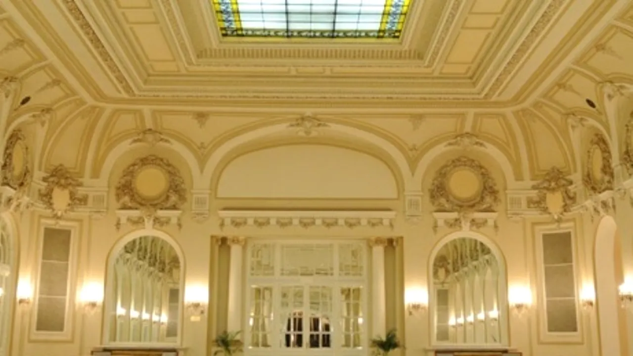 Cazinoul din Sinaia va fi deschis vizitatorilor începând de sâmbătă. Care este programul de vizitare și cât costă un bilet