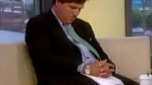 Un prezentator TV a adormit în direct, în timpul emisiunii. VIDEO