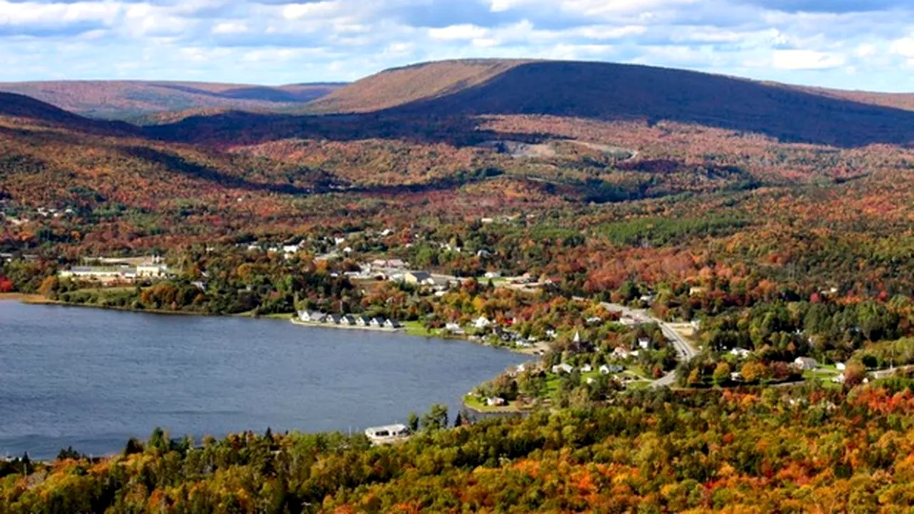 Un oraș din Canada oferă o slujbă și două hectare de teren oricărei persoane care acceptă să se mute acolo