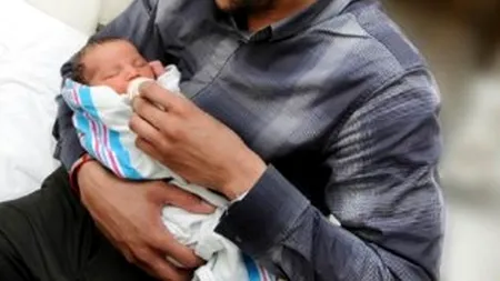 Un american, dat afară de la serviciu după ce a ''îndrăznit'' să meargă la nașterea fiului său