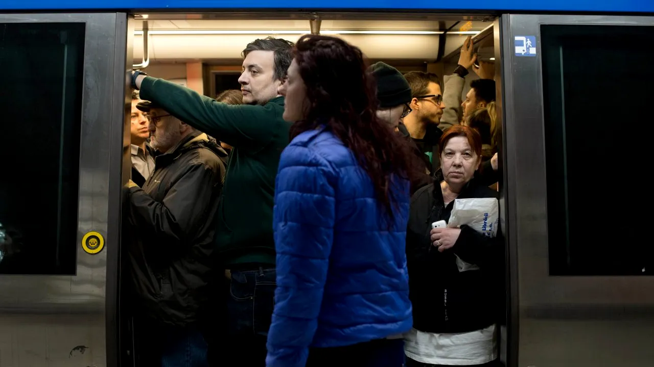 DSP București cere soluții pentru reducerea aglomerației din mijloacele de transport în comun - surse