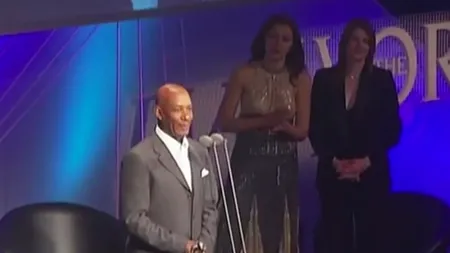 Interpretul cântecului 