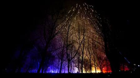 FOTO-VIDEO | Noul an, primit cu focuri de artificii. Cum a fost spectacolul de lumini din București. În Oradea, momentul de la miezul nopții a fost filmat cu drona