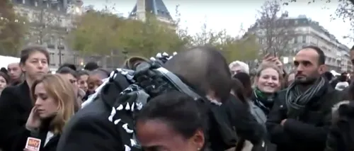 Musulman legat la ochi în centrul Parisului: Dacă aveți încredere în mine, îmbrățișați-mă!